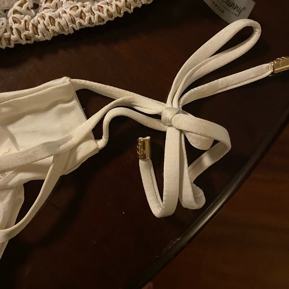 Beach Bunny bikini set~TOP XL & BOTTOMS XS - Picture 4 of 9